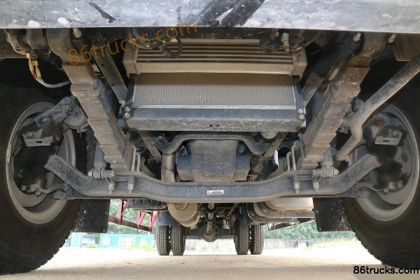 Foton Ruowo ES5 220 hp 4X2(6 wheels) 7.8m van cargo truck (1098 rear axle) Chassis (1) | 86Trucks