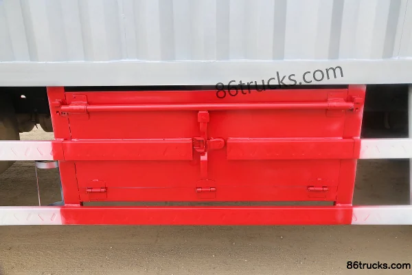 Foton Ruowo ES5 220 hp 4X2(6 wheels) 7.8m van cargo truck (1098 rear axle) Body (1) | 86Trucks