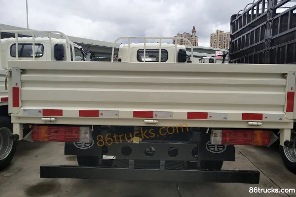 FAW Jiefang J6F 130 hp 4X2(6 wheels) 3.82m Extended Cab Stake Light Truck (6-speed) Exterior (3) | 86Trucks