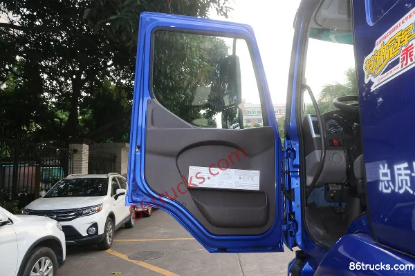 Dongfeng Liuqi nouveau Chenglong M3 camion moyen 195 ch 4X2(6 roues) 6,8 m camion porteur fourgon (China VI) Cabine (1) | 86Trucks