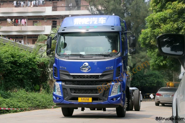 Dongfeng Liuqi Chenglong H5 290hp 4X2(6 wheels) 6.8m van cargo truck Exterior (3) | 86Trucks