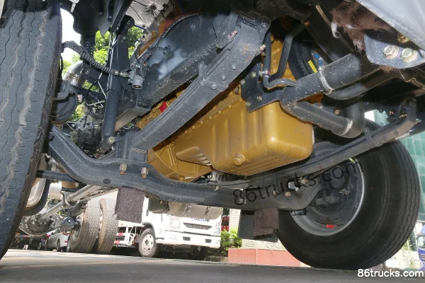 Dongfeng Liuqi Chenglong H5 290hp 4X2(6 wheels) 6.8m van cargo truck Chassis (3) | 86Trucks