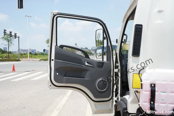JAC Shuailing E Medium Body 152 hp 4X2(6 wheels) 4.15m Single Row Box Van Light Truck (Xingrui 6-speed) Cab (1) | 86Trucks