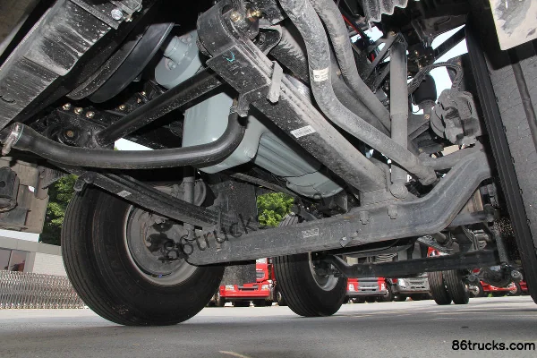 FAW Jiefang Qingdao JH6 Heavy Truck 240hp 6X2(8 wheels) 9.5m Stake Truck (Fast Gear 8-Speed) Chassis (3) | 86Trucks