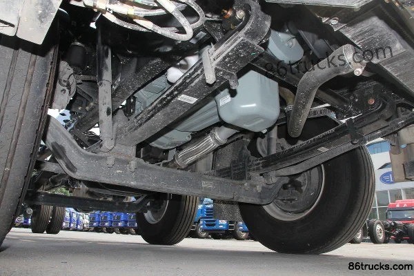 FAW Jiefang Qingdao JH6 Heavy Truck 240hp 6X2(8 wheels) 9.5m Stake Truck (Fast Gear 8-Speed) Chassis (2) | 86Trucks