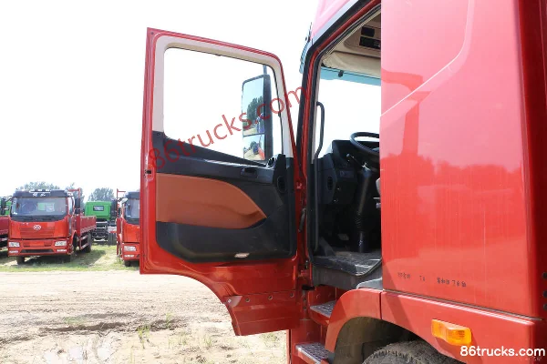 Foton AumanGTL 6 Series Heavy Truck 245 hp 6X2(8 wheels) 9.45 m Stake Truck Cab (1) | 86Trucks
