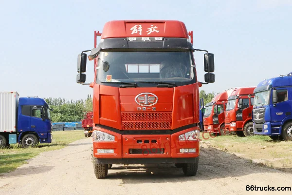 FAW Jiefang J6M Heavy Truck Standard Load Type 240hp 6X2(8 wheels) 9.5m Flatbed Cargo Truck Exterior (2) | 86Trucks