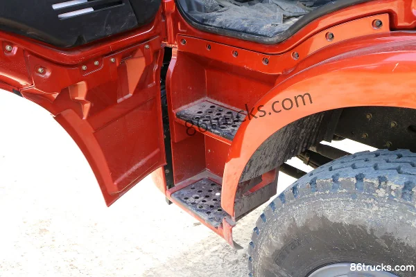 FAW Jiefang J6M Heavy Truck Standard Load Type 240hp 6X2(8 wheels) 9.5m Flatbed Cargo Truck Cab (3) | 86Trucks