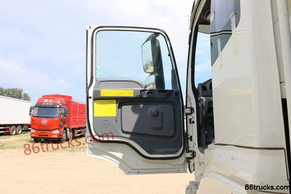 Foton AumanETX 5 Series Heavy Truck 245 hp 6X2(8 wheels) 8m Stake Cargo Truck (440 rear axle) Cab (1) | 86Trucks