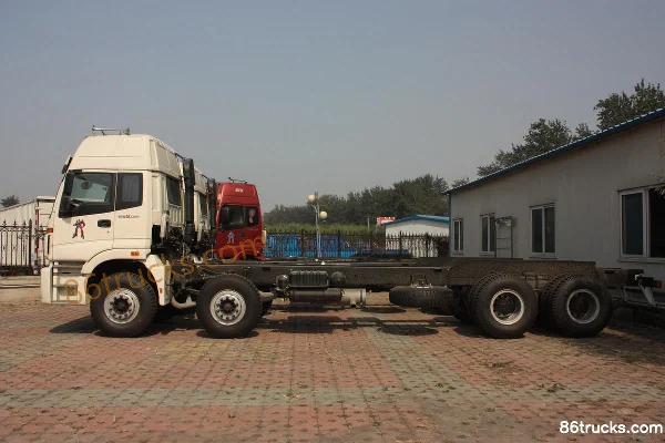 Foton AumanETX 6 Series Heavy Truck 290hp 8X4(12 wheels) 9.5m Flatbed Truck (High Roof) Exterior (3) | 86Trucks