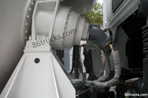 Sinotruk HOWO 336 hp 6X4(10 wheels) Concrete Mixer Truck (Chusheng Brand) Exterior (3) | 86Trucks