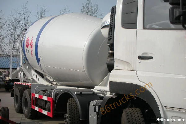 Dongfeng Dalishen 375 hp 8X4(12 wheels) Concrete Mixer Truck Exterior (2) | 86Trucks