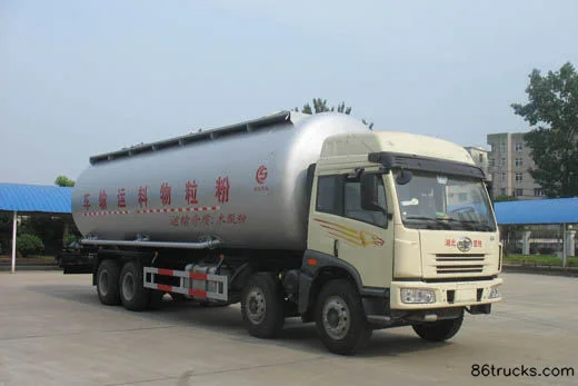Chusheng Chusheng FAW Jiefang Qingdao chassis powder tank truck