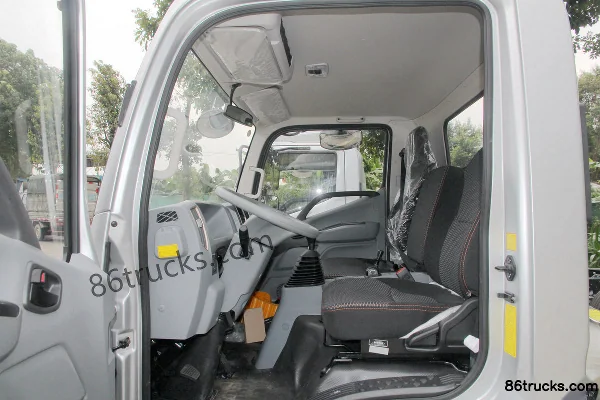 Foton Aumark Express 131 hp 4X2(6 wheels) 4.14m single-row van light truck Cab (3) | 86Trucks