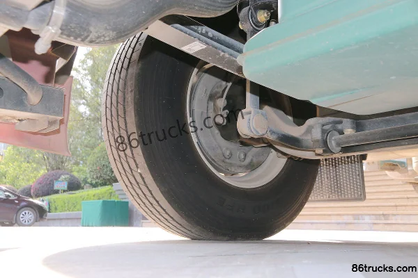 FAW Jiefang J7 heavy truck 550hp 6X4(10 wheels) tractor truck Chassis (1) | 86Trucks