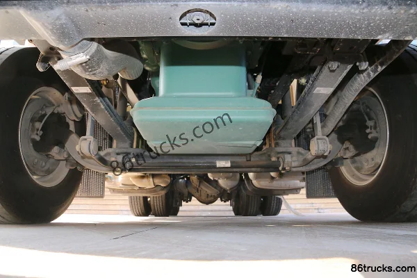 FAW Jiefang J7 heavy truck 550hp 6X4(10 wheels) tractor truck Chassis (2) | 86Trucks