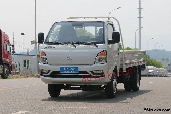 Changan Kuayue D5 PLUS Standard Edition 1.8L 125 hp 4X2(6 wheels) 3.95m Single Row Flatbed Light Truck (China VI) Exterior (3) | 86Trucks