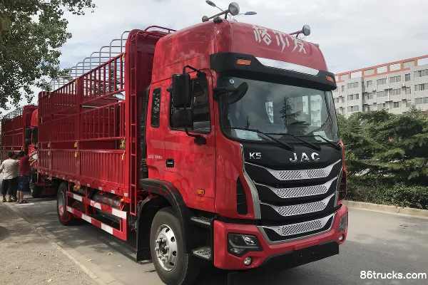JAC Gallop K5X Medium Truck 240hp 4X2(6 wheels) 6.8m Cage Cargo Truck Exterior (2) | 86Trucks