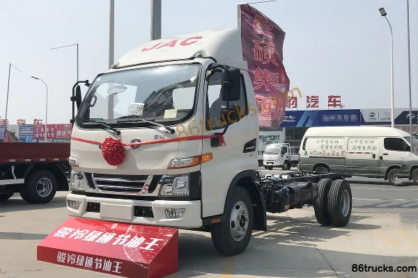 JAC Junling V5 116 hp 4X2(6 wheels) 4.18m Single Row Stake Truck Exterior (3) | 86Trucks