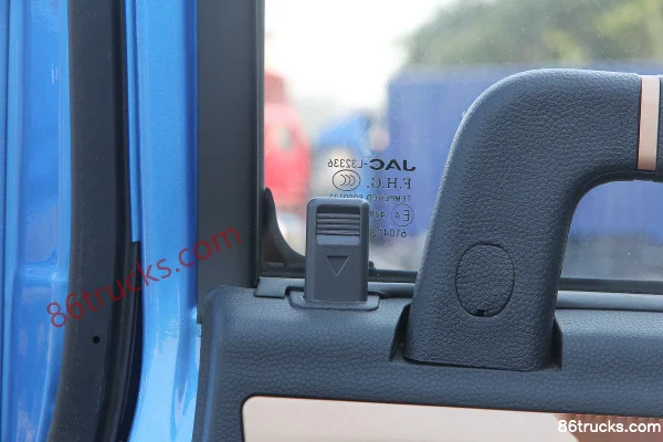 JAC Kangling J3 Basement Edition 132hp 4X2(6 wheels) 3.7m Single Row Flatbed Truck (China VI) Cab (3) | 86Trucks