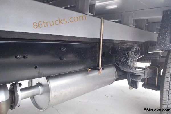 Tangjun Ouling Sailing F3-1 1.5L 112 ch 4X2(6 roues) essence micro camion plateau simple cabine 2,72 m (China VI) Châssis (3) | 86Trucks