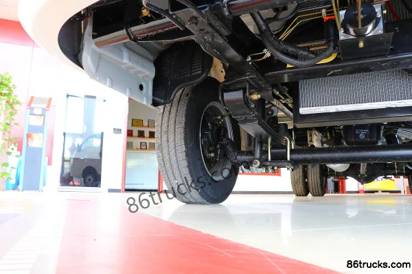 Dongfeng Xiaobawang W17 1.5L 113 hp 4X2(6 wheels) 3.6m Single Row Stake Truck (China VI) Chassis (2) | 86Trucks
