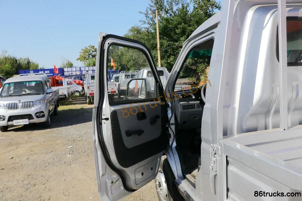 Jinbei T5L 2024 Comfort 1.6L 123 ch 4X2(6 roues) essence 3,6 m micro camion à ridelles, cabine simple (1) | 86Trucks