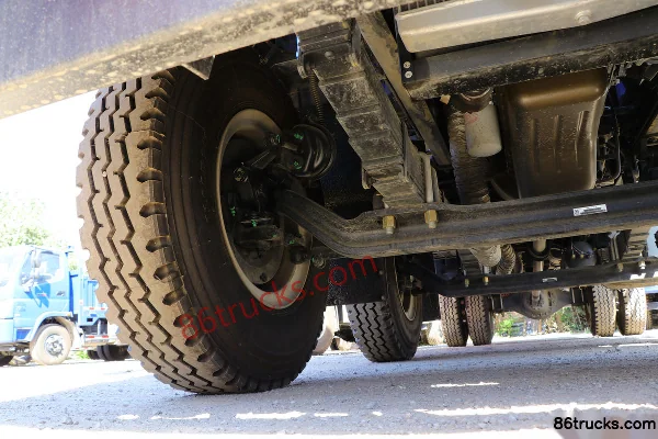 Foton Ruivo Medium Truck 240hp 6X2(8 wheels) 9.5m Flatbed Cargo Truck Chassis (1) | 86Trucks