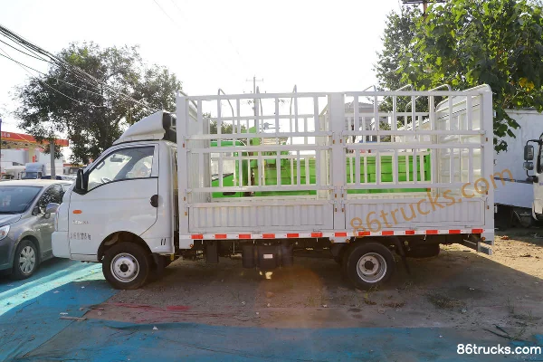 Kama Ruihang X1 1.6L 122 hp 4X2(6 wheels) Gasoline 3.63m single-row stake mini truck Exterior (3) | 86Trucks