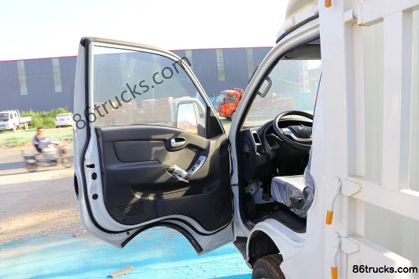 Kama Ruihang X1 1.6L 122 hp 4X2(6 wheels) Gasoline 3.63m single-row stake mini truck Cab (1) | 86Trucks