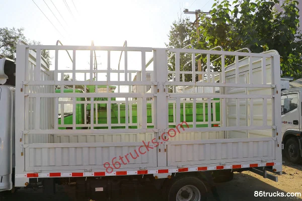 Kama Ruihang X1 1.6L 122 hp 4X2(6 wheels) Gasoline 3.63m single-row stake mini truck Body (1) | 86Trucks