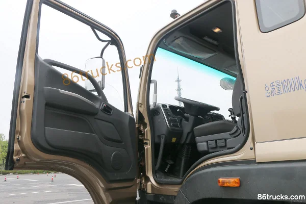Foton Aoling Big Horn 220hp 4X2(6 wheels) 6.8m semi-sleeper box cargo truck (China VI) Cab (2) | 86Trucks
