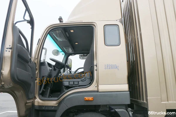 Foton Aoling Big Horn 220hp 4X2(6 wheels) 6.8m semi-sleeper box cargo truck (China VI) Cab (1) | 86Trucks