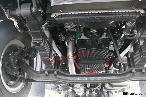 Foton Aoling Big Horn 220hp 4X2(6 wheels) 6.8m semi-sleeper box cargo truck (China VI) Chassis (2) | 86Trucks