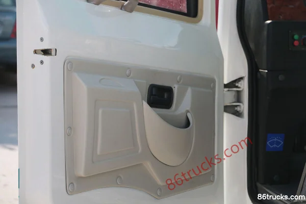 Mudan Zhongba High-End Edition 132hp van truck Cab (3) | 86Trucks