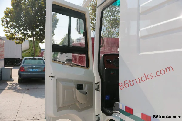 Mudan Zhongba High-End Edition 132hp van truck Cab (2) | 86Trucks