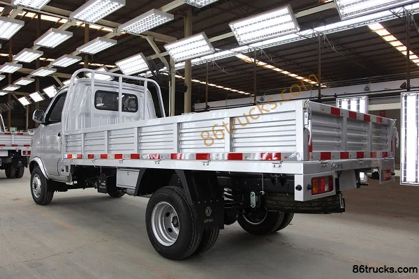 Dongfeng D51 2018 Modèle de base 1.2L 88 ch 4X2(6 roues) Essence Camion plateau micro benne à ridelles cabine simple 3,4 m (roue arrière sim