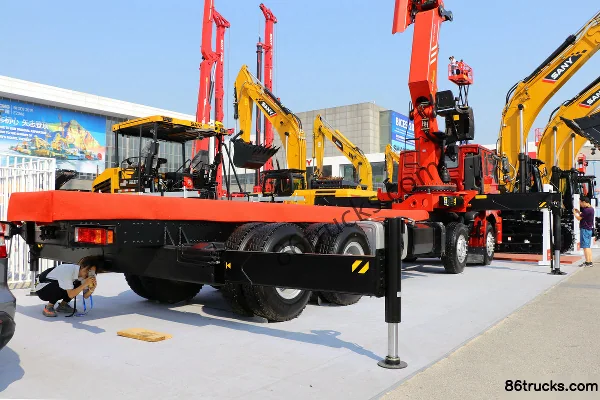 SHACMAN Delong New M3000 336hp 8X4(12 wheels) Folding Arm Truck-mounted Crane Exterior (3) | 86Trucks