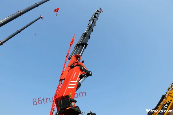 SHACMAN Delong New M3000 336hp 8X4(12 wheels) Folding Arm Truck-mounted Crane Body (2) | 86Trucks