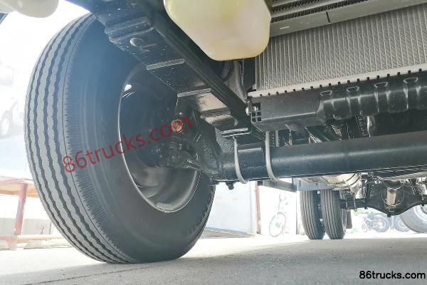 Foton Yuling V2 88 hp 4X2(6 wheels) Diesel 3.05m double-row box micro truck Chassis (2) | 86Trucks