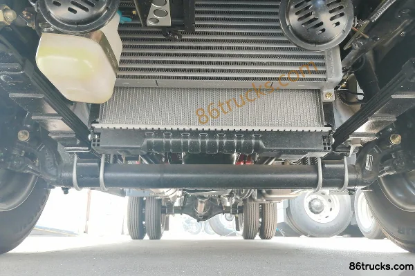 Foton Yuling V2 88 hp 4X2(6 wheels) Diesel 3.05m double-row box micro truck Chassis (1) | 86Trucks