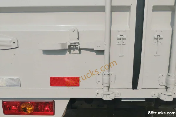 Foton Yuling V2 88 hp 4X2(6 wheels) Diesel 3.05m double-row box micro truck Body (2) | 86Trucks