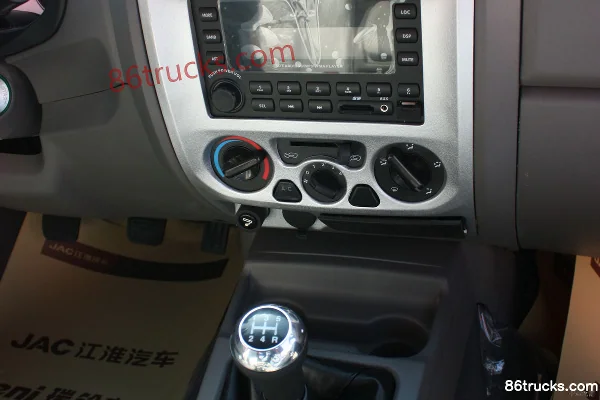 JAC Ruiling V5 Limited Edition 2015 Model 2WD 2.5L Gasoline Standard Double Row Pickup Chassis (3) | 86Trucks