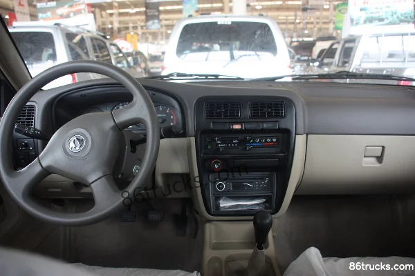 Zhengzhou Nissan Dongfeng Ruichi Luxury Edition 2011 Model 2WD 3.0L Diesel Double Cab Pickup Chassis (1) | 86Trucks