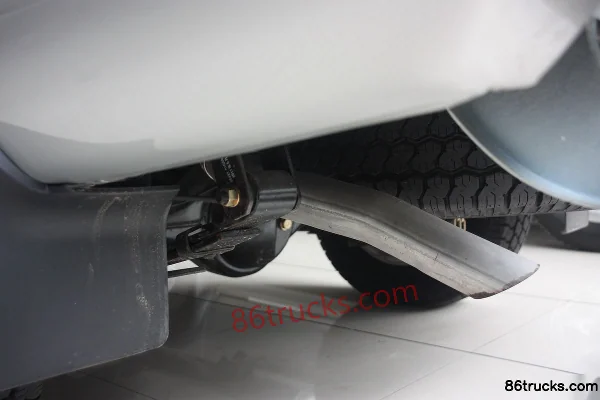 Zhengzhou Nissan Dongfeng Ruichi Luxury Edition 2011 Model 2WD 3.0L Diesel Double Cab Pickup Chassis (4) | 86Trucks