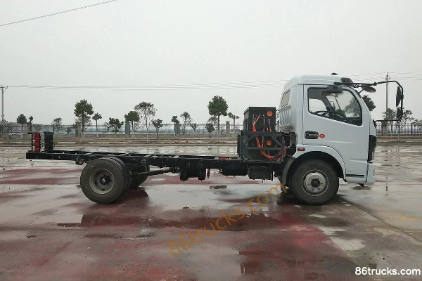 Chengli New Energy 4X2(6 wheels) Pure Electric Water Sprinkler Truck (Chengli Brand) Exterior (3) | 86Trucks