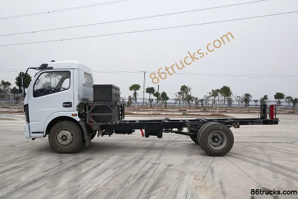 Chengli New Energy 4X2(6 wheels) Pure Electric Water Sprinkler Truck (Chengli Brand) Exterior (2) | 86Trucks