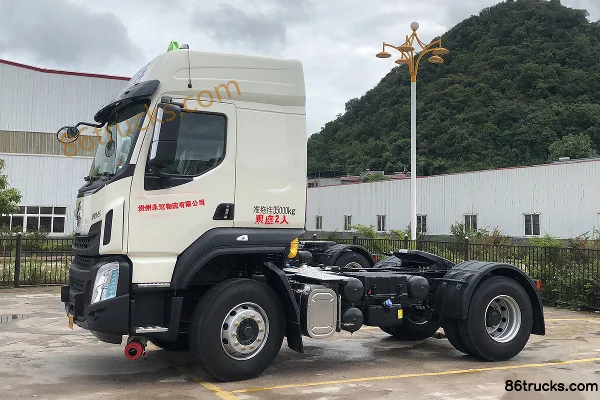 Dongfeng Liuqi Chenglong H5 Heavy Truck 330hp 6X4(10 wheels) Dangerous Goods Tractor Truck Exterior (2) | 86Trucks