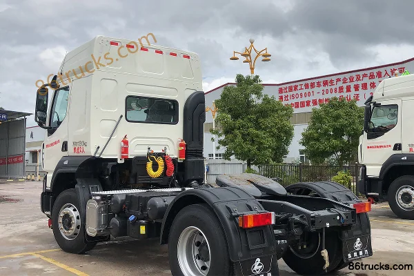 Dongfeng Liuqi Chenglong H5 Heavy Truck 330hp 6X4(10 wheels) Dangerous Goods Tractor Truck Exterior (3) | 86Trucks