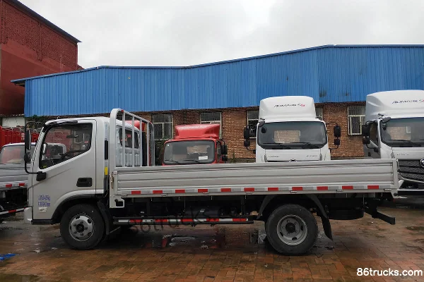 Foton Aumark S3 series 110hp 4X2(6 wheels) 4.18m single-row flatbed light truck Exterior (3) | 86Trucks